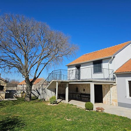 Holiday Home Nena Drnis Ngoại thất bức ảnh