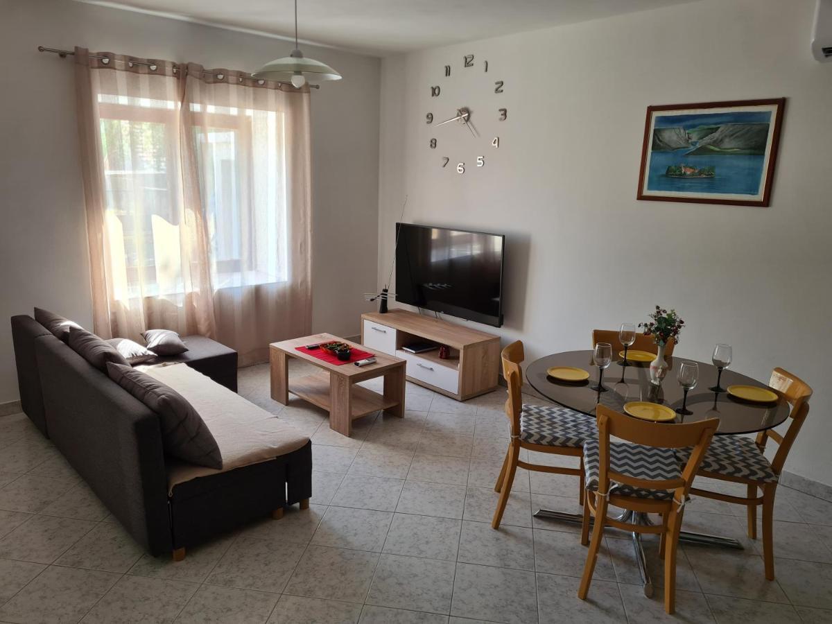 Holiday Home Nena Drnis Ngoại thất bức ảnh