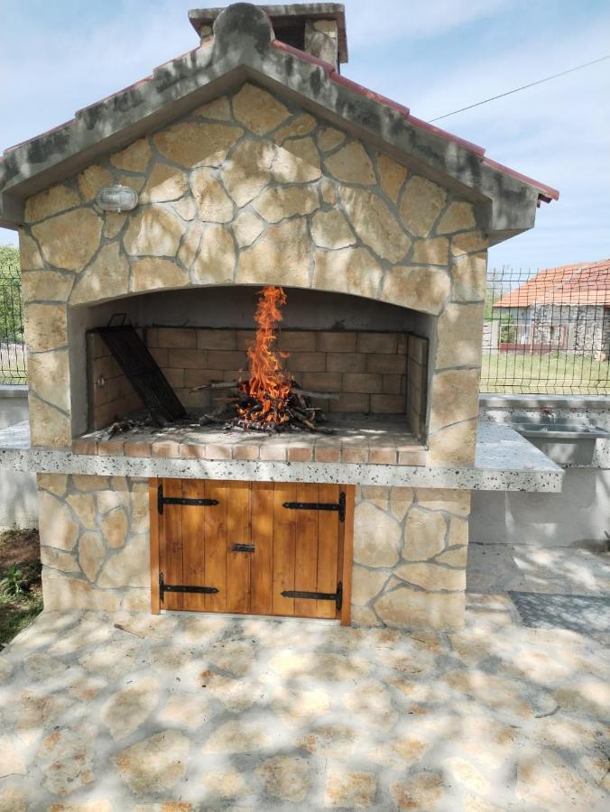 Holiday Home Nena Drnis Ngoại thất bức ảnh